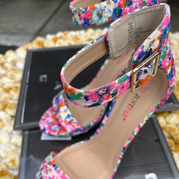 Pink and Colorful - Picture 6 of 6